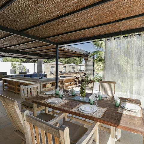 Enjoy an alfresco meal with loved ones under the shade of the pergola