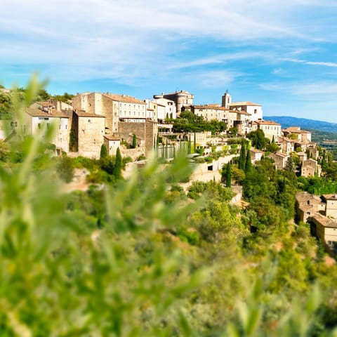 Explore the villages and mountainous landscape of the Alpilles