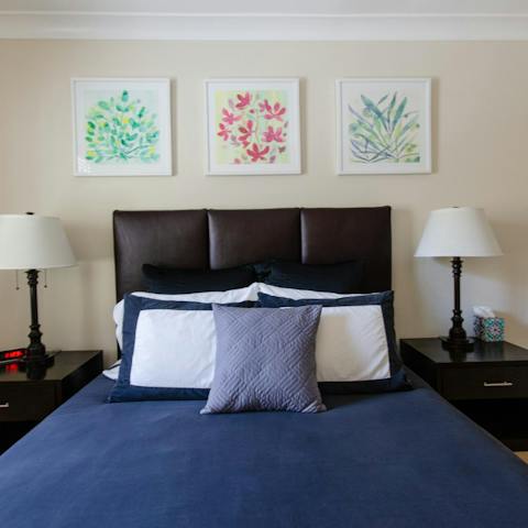 Get a good night's sleep in the queen bed