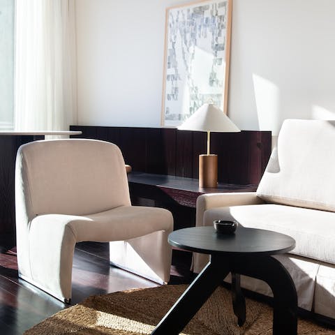 Enjoy a glass of port in the chic living room