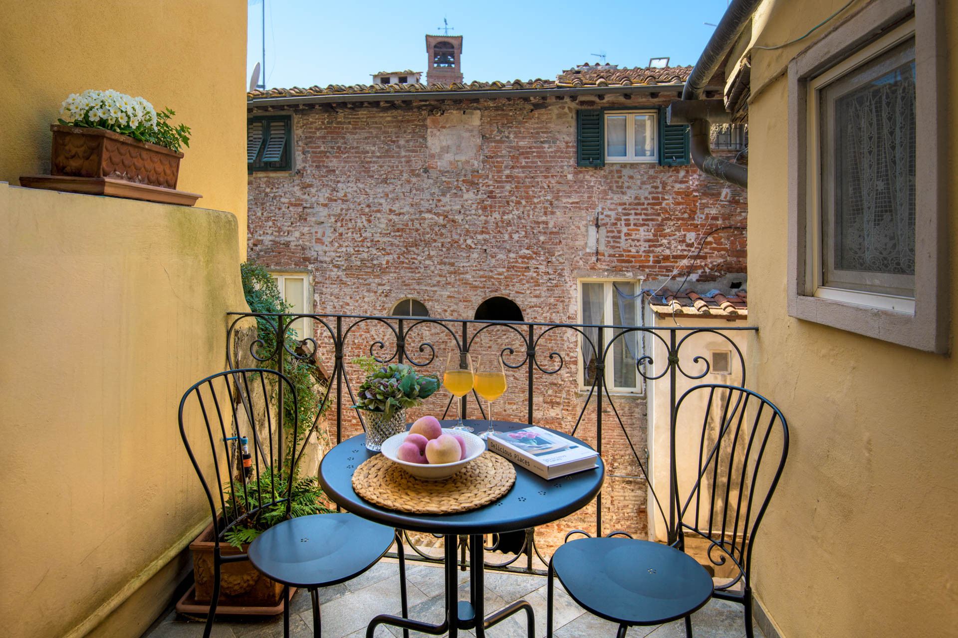 Wine Over Lucca
