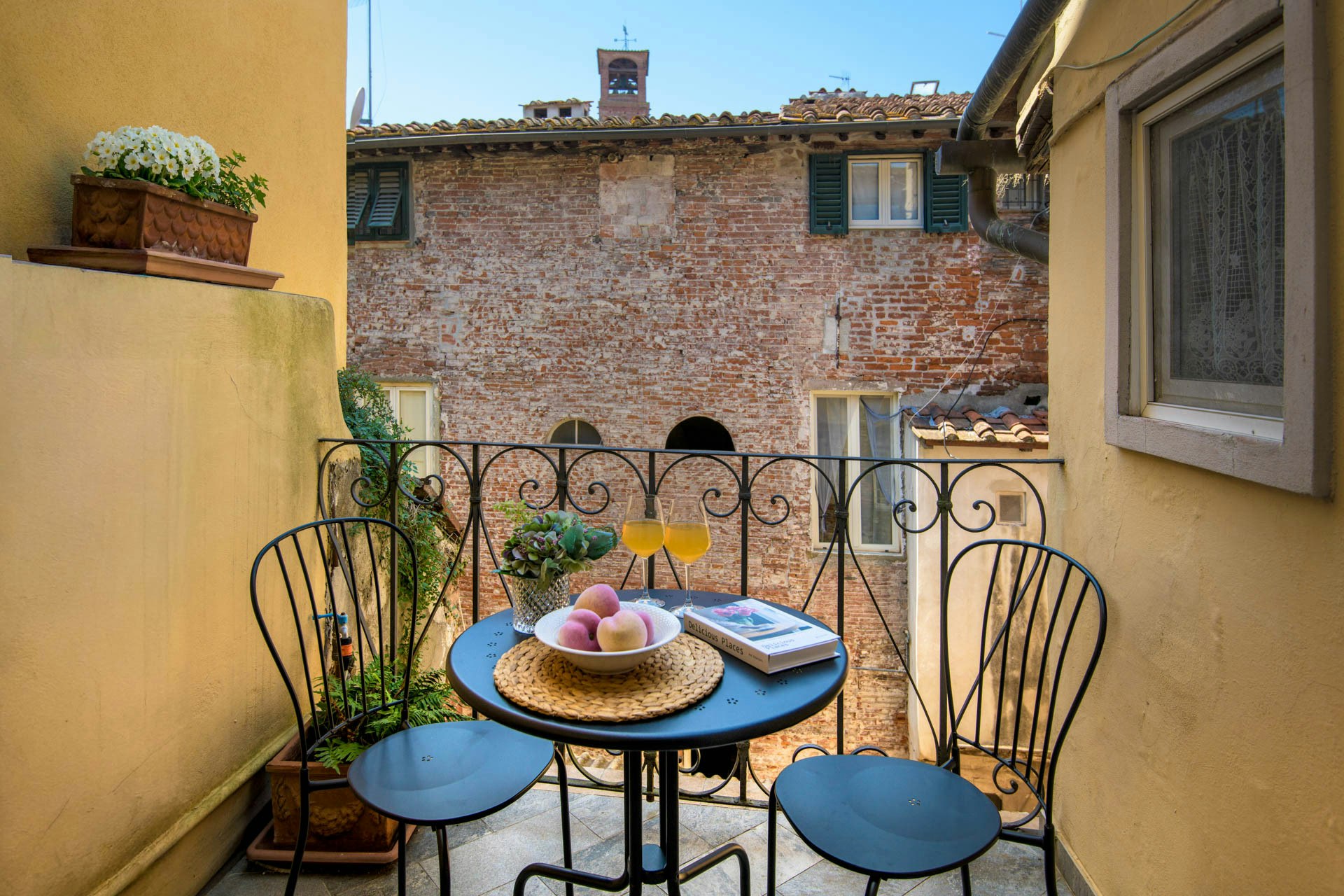 Wine Over Lucca