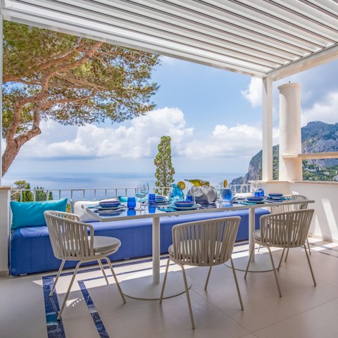 Feast on fresh seafood while gazing out to sea