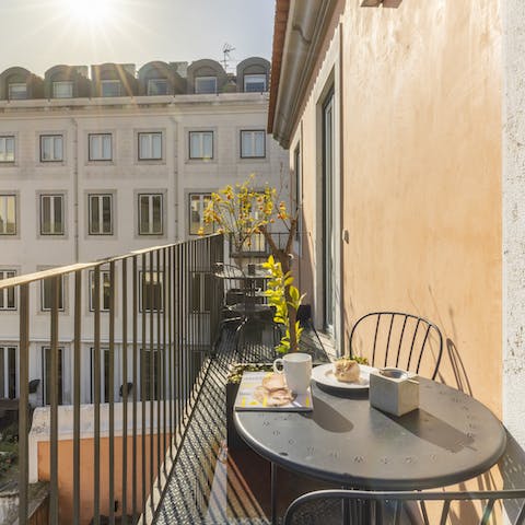 Eat breakfast in the morning sun on the balcony