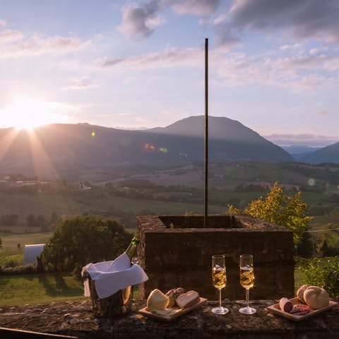 Take a picnic out to eat in the grounds, a continental breakfast at sunrise or drinks at sunset