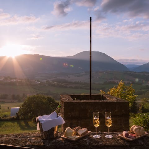 Take a picnic out to eat in the grounds, a continental breakfast at sunrise or drinks at sunset