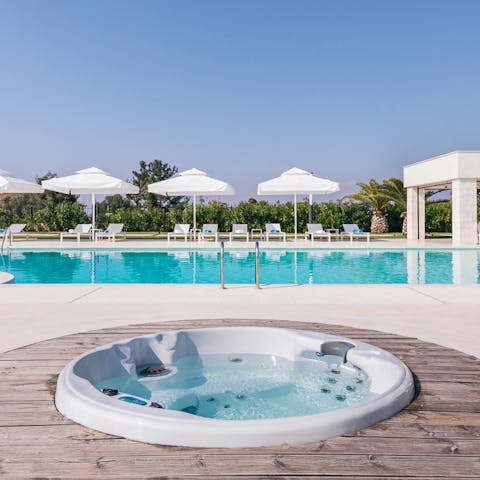 Have a relaxing soak in the jazuzzi