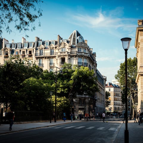 Explore the 2nd arrondissement, home to the Musée du Chocolat