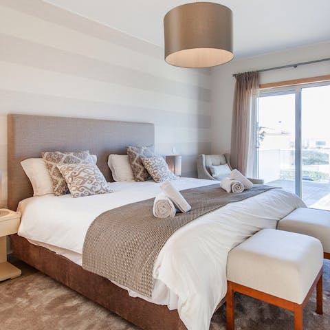 Retire in fluffy decadent bedding
