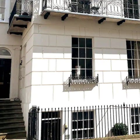 Blend in with the historic surroundings in your Regency period apartment