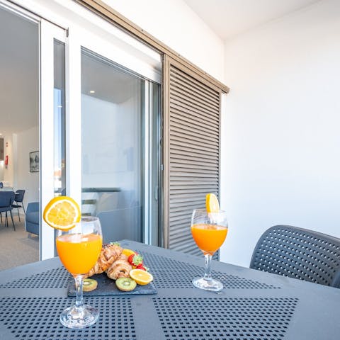 Rustle up brunch and mimosas on the private balcony