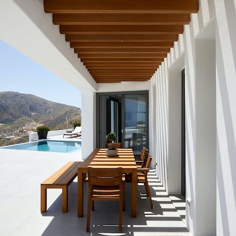 Enjoy alfresco meal together in the outdoor dining area