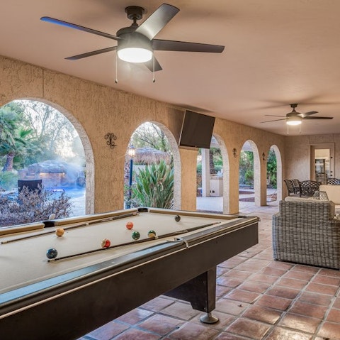 Play pool, darts or watch TV on the impressive veranda