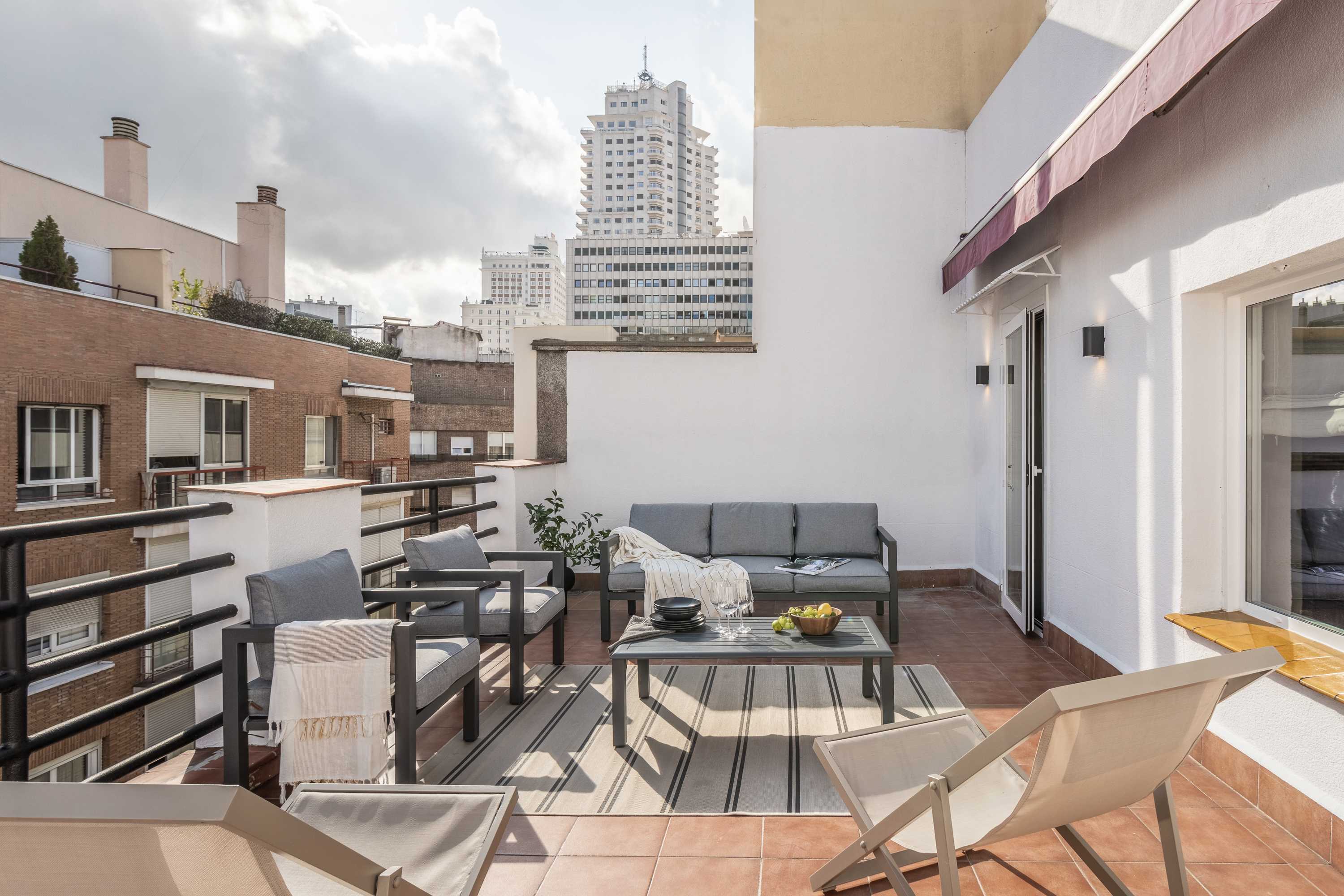 Terrace Over Argüelles