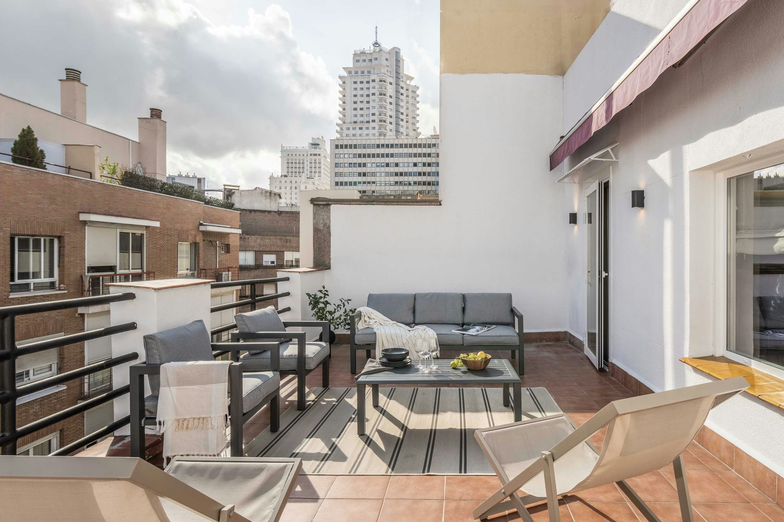 Terrace Over Argüelles