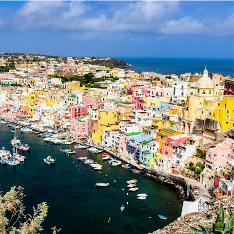 Explore the beautiful coast of Italy with a day trip to Naples