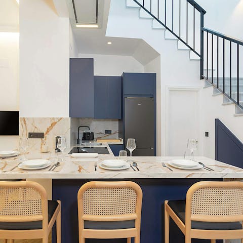 Kick off your day with a lazy brunch in style at home