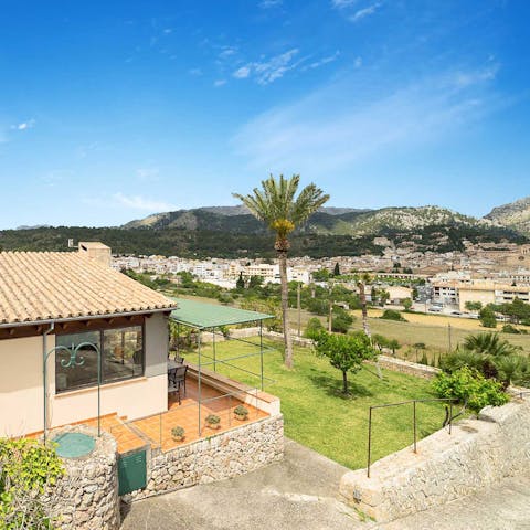 Let little ones run off some energy on the vast lawns