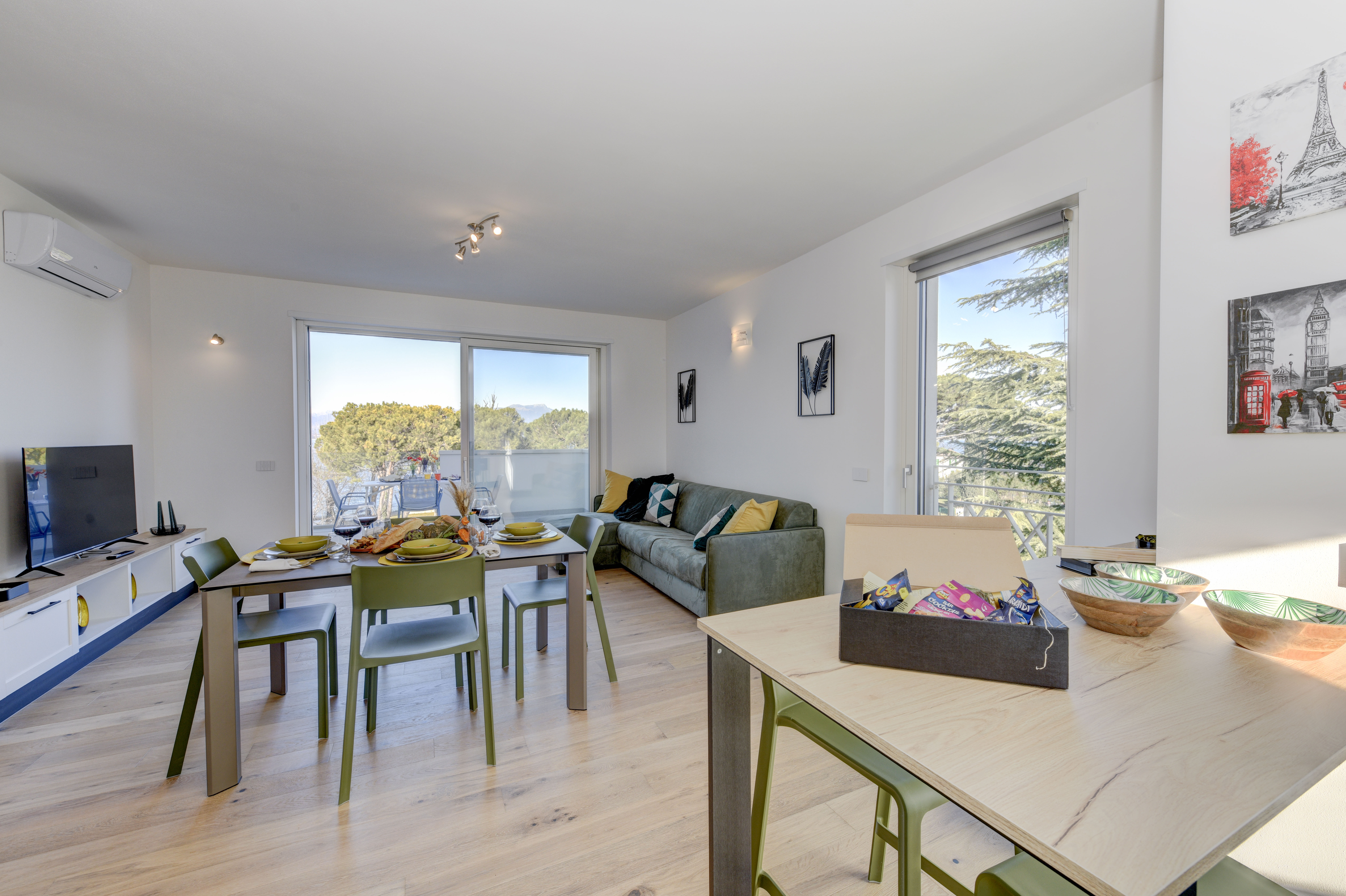 Linger by the Lakefront