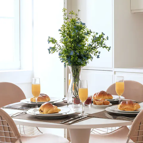 Tuck into delicious breakfasts of pastel de natas and coffee around the dining table