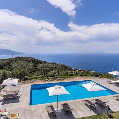 Savour mesmerising views across the Gulf of Naples