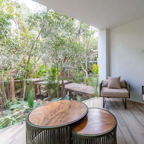 Serve your favourite evening drinks on the balcony