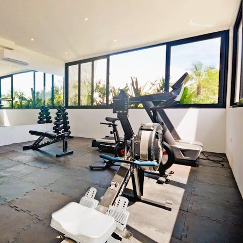 Stay energised with an uplifting workout in the gym
