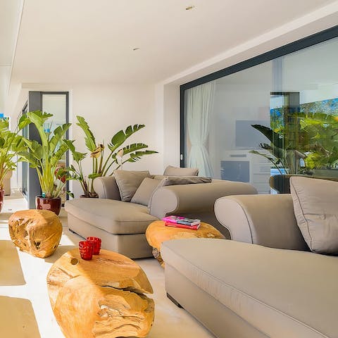 Gather on the covered terrace with a glass of fizz and share a toast to your luxurious getaway