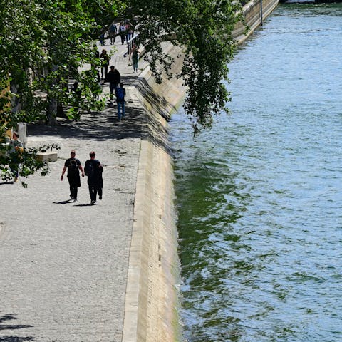 Stroll along the Seine, 10-minutes away