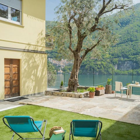 Soak up the Italian sun in the garden
