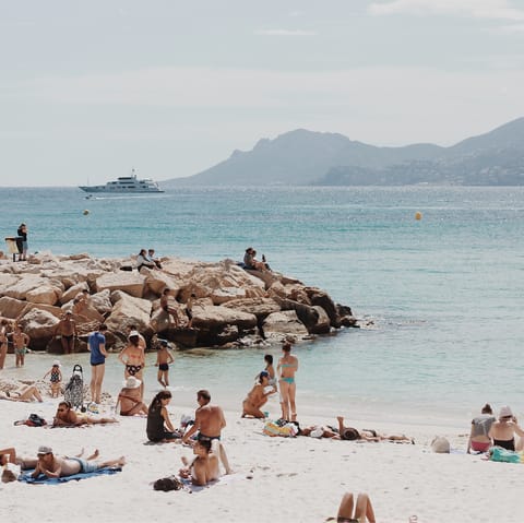 Take a twelve-minute drive over to the coast and spend a day at Plage des Océanides