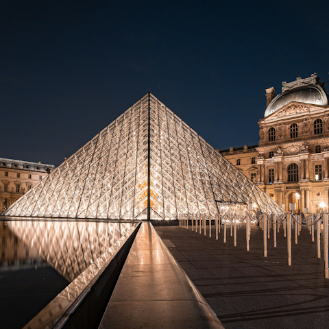 Discover the iconic Louvre, half an hour away by bus or car