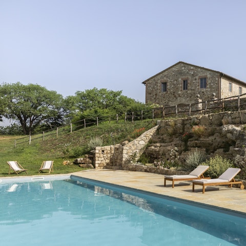 Relax under the Tuscan sun by the saltwater pool