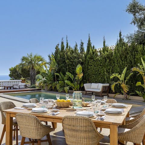 Pour the Empordà wines and dig into home-cooked botifarra sausage