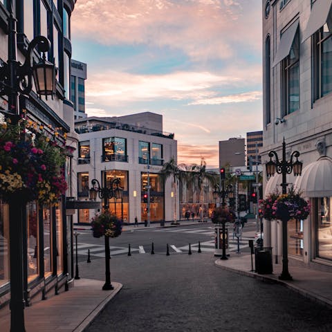 Stay right in the heart of Beverley Hills