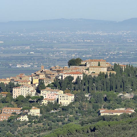 Explore Tuscany, including Castagneto Carducci, about 4 kilometres away