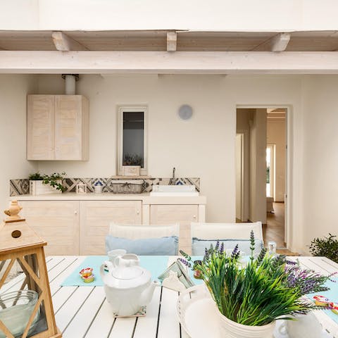 Tuck into an alfresco breakfast of Italian frittatas with your loved ones each morning