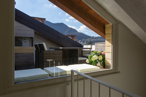 Admire beautiful Como views from the roof terrace