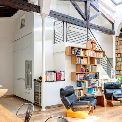 rustic-chic exposed wooden beams