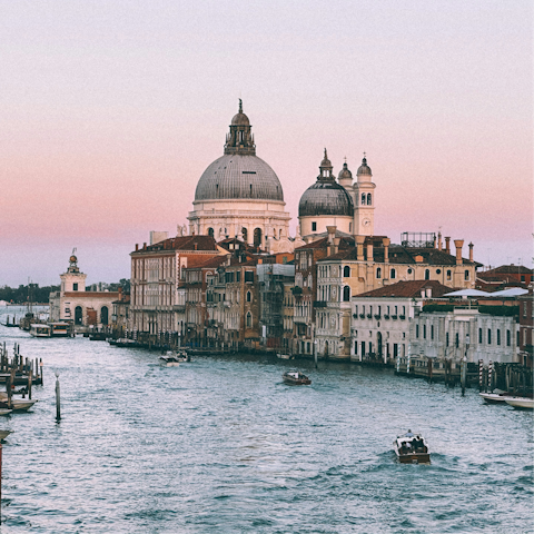 Watch the sunset from Ponte dell'Accademia