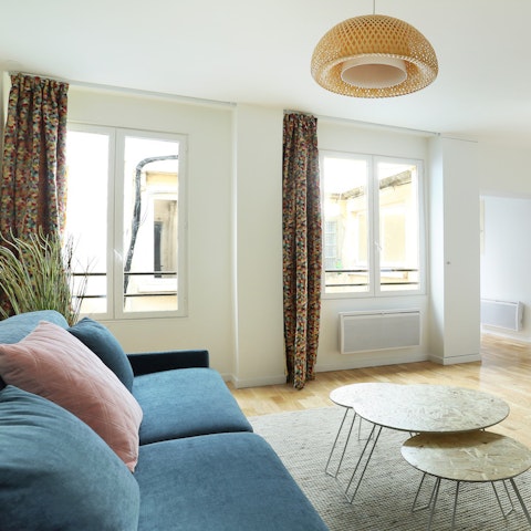 Relax in the tranquil light-filled living space, after a day of discovering the Paris sights