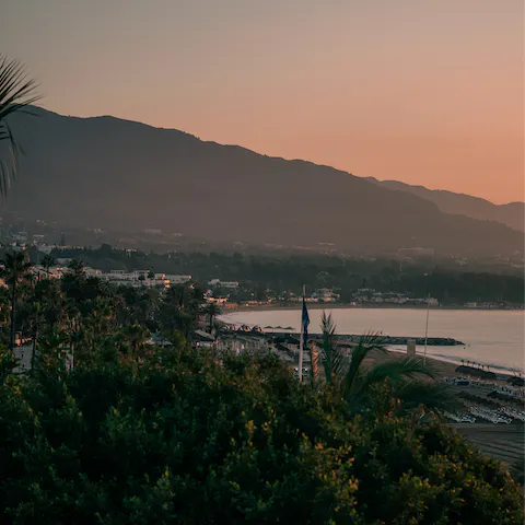 Discover the gorgeous beaches of Marbella – the nearest is a fifteen-minute walk from home