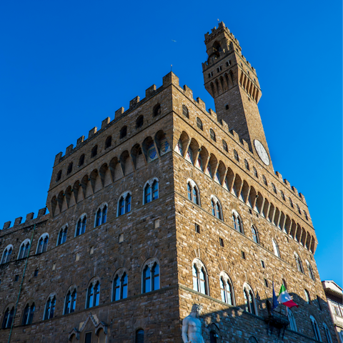 Stroll to Piazza della Signoria – Florence's main square