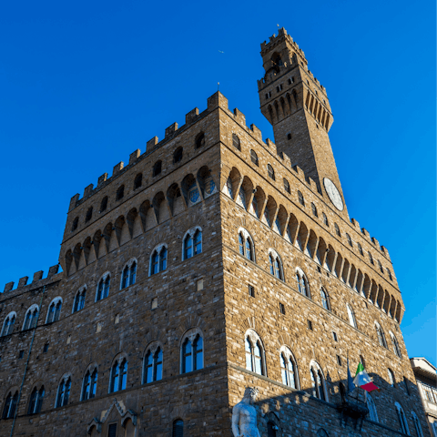 Stroll to Piazza della Signoria – Florence's main square