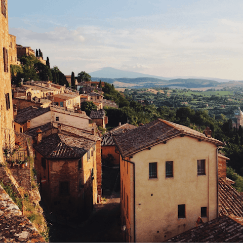 Guests said the location was quiet and peaceful, while being just a short drive from popular tourist destinations like Montepulciano and Chianciano Terme.