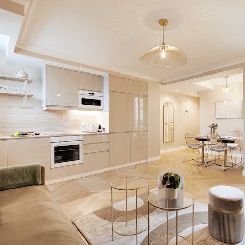 Cook in the sleek kitchen or dine out in Montmartre's bistros