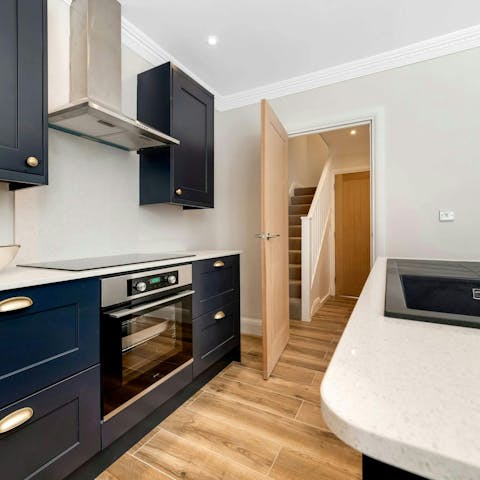 Make snacks or meals in the stylish kitchen