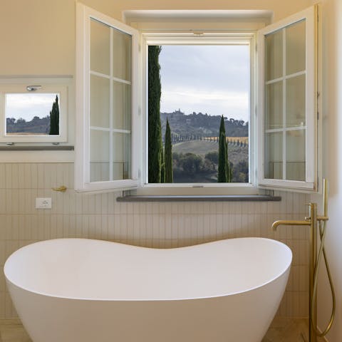 Take a long, relaxing soak with vineyard views