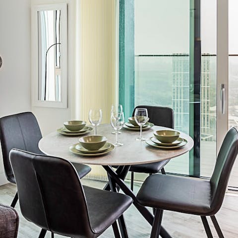 Dine from up high, watching the world go by below