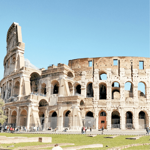 Stroll over to the Colosseum in under half an hour